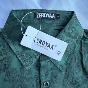 Zeroyaa men’s size medium NWT button-up silk-like material